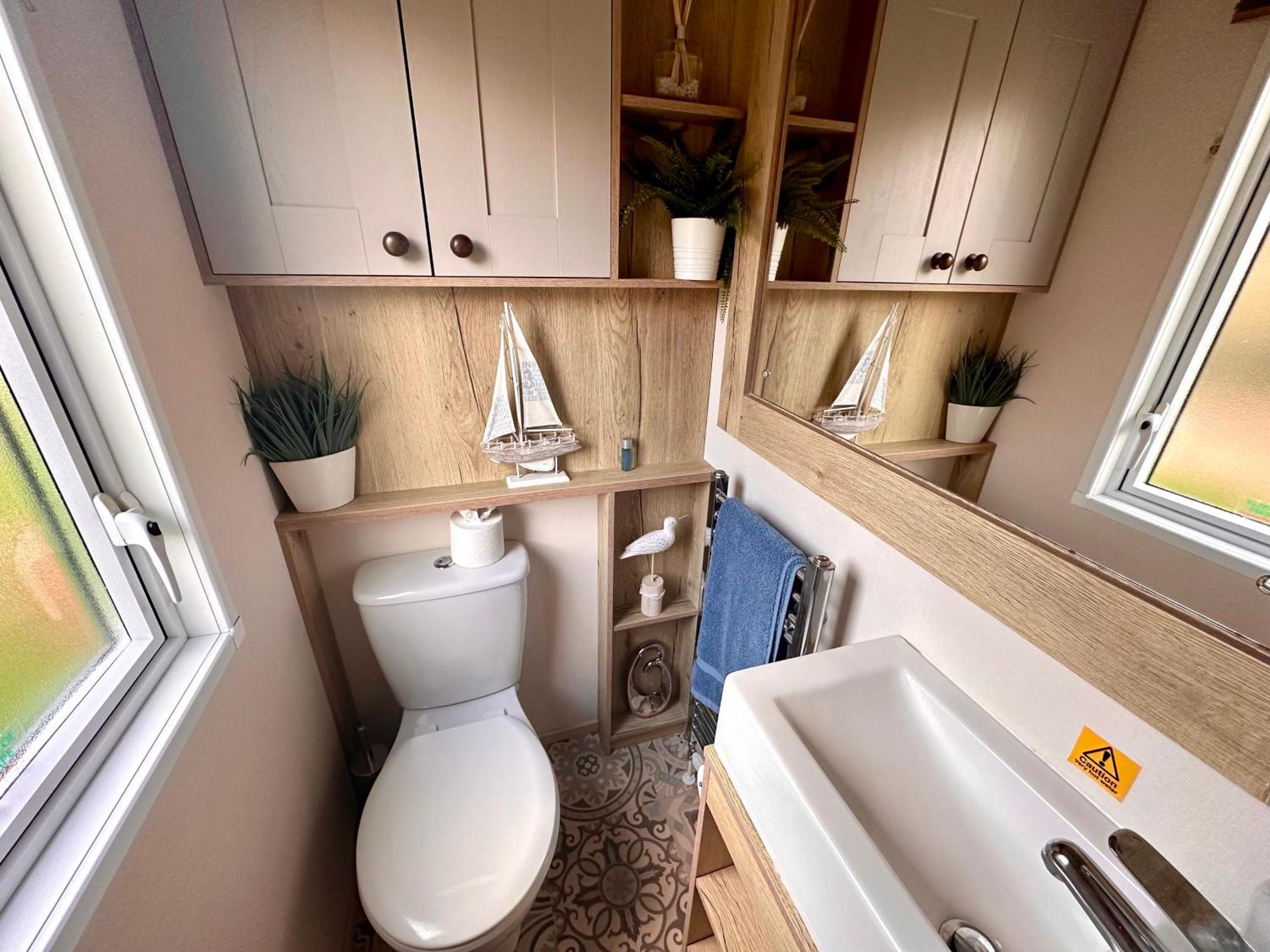 The Boat House, Hot Tub Lodge เซาธ์เซอร์นีย์ ภายนอก รูปภาพ